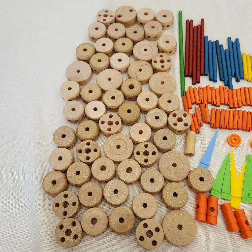 Vintage Tinkertoy Giant Engineer Construction Set 213 Pieces Original Canister